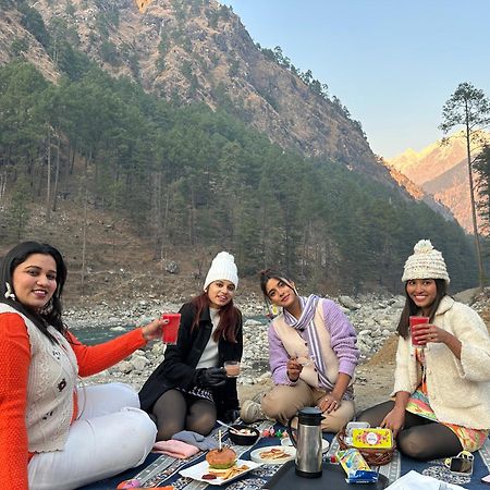 The Royal Orchard Kasol Hotel Exterior foto