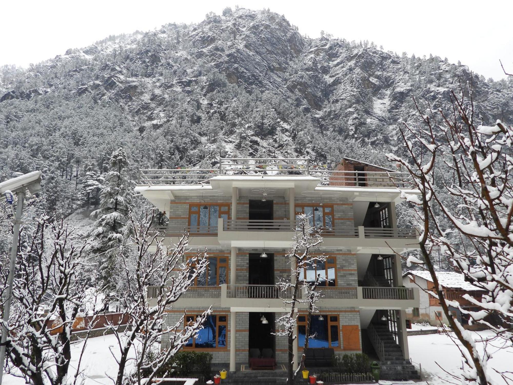 The Royal Orchard Kasol Hotel Exterior foto