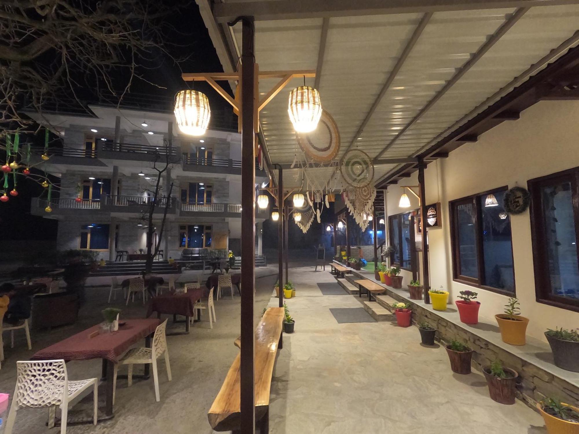 The Royal Orchard Kasol Hotel Exterior foto