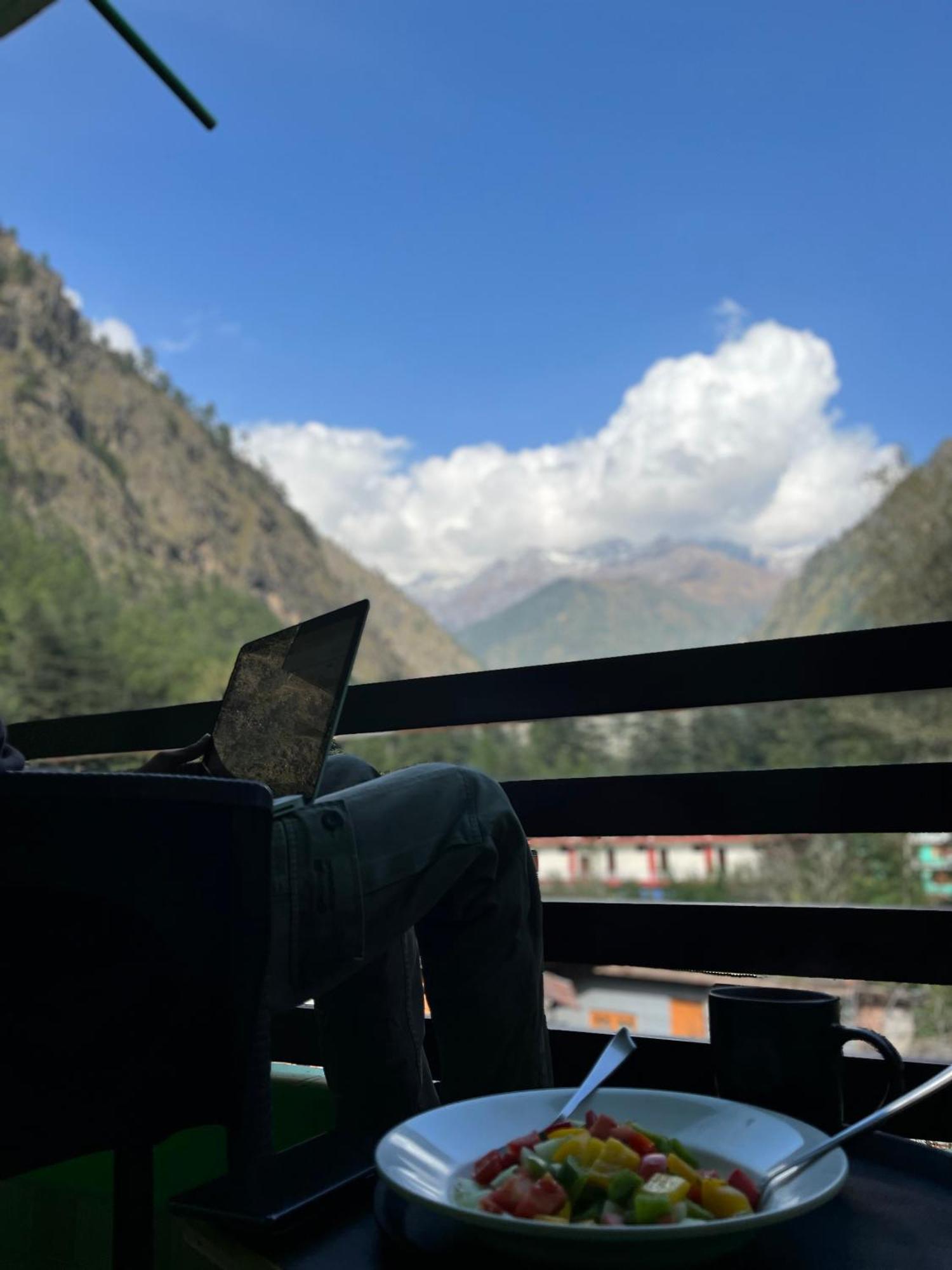 The Royal Orchard Kasol Hotel Exterior foto