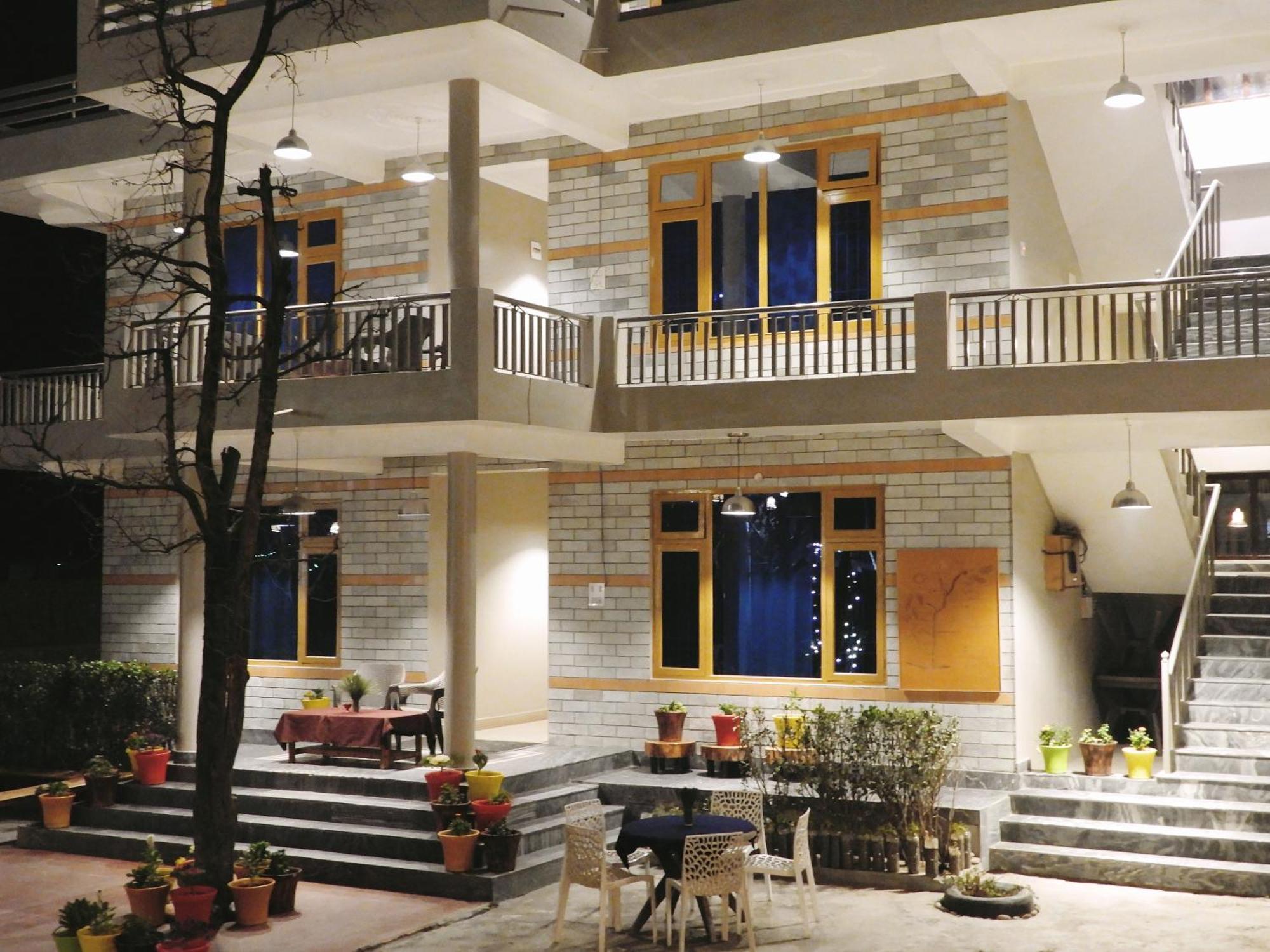 The Royal Orchard Kasol Hotel Exterior foto
