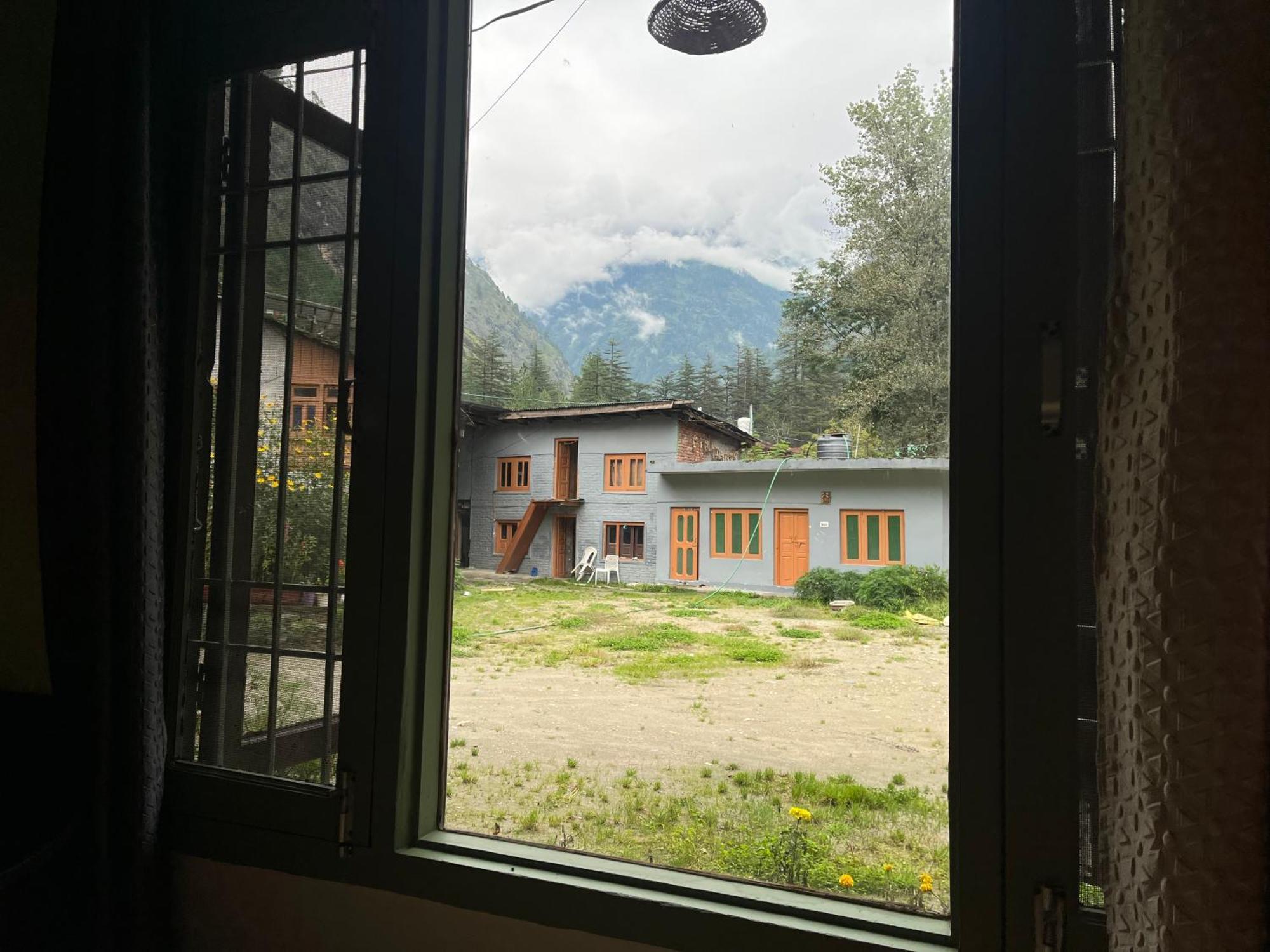 The Royal Orchard Kasol Hotel Exterior foto