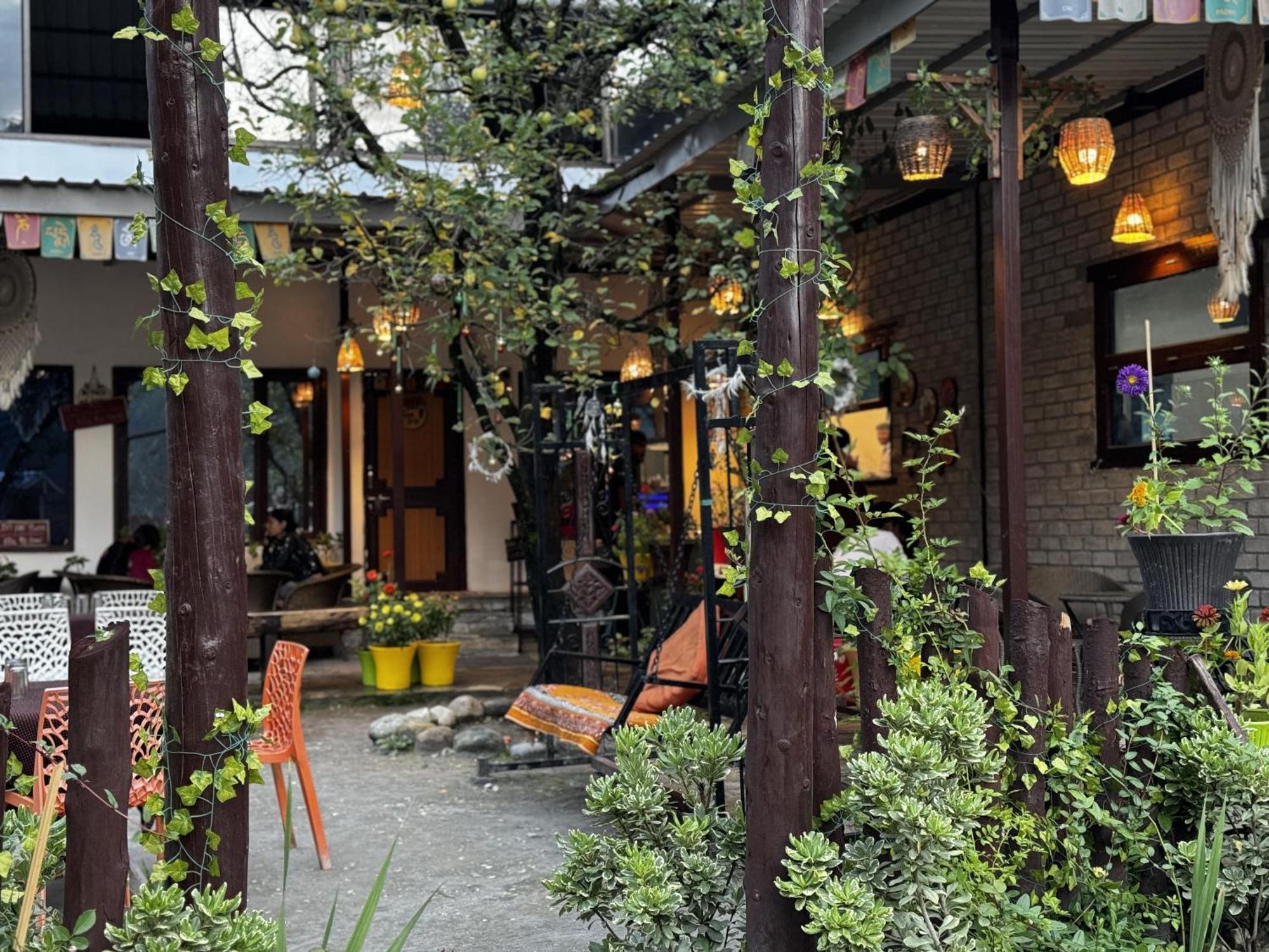 The Royal Orchard Kasol Hotel Exterior foto