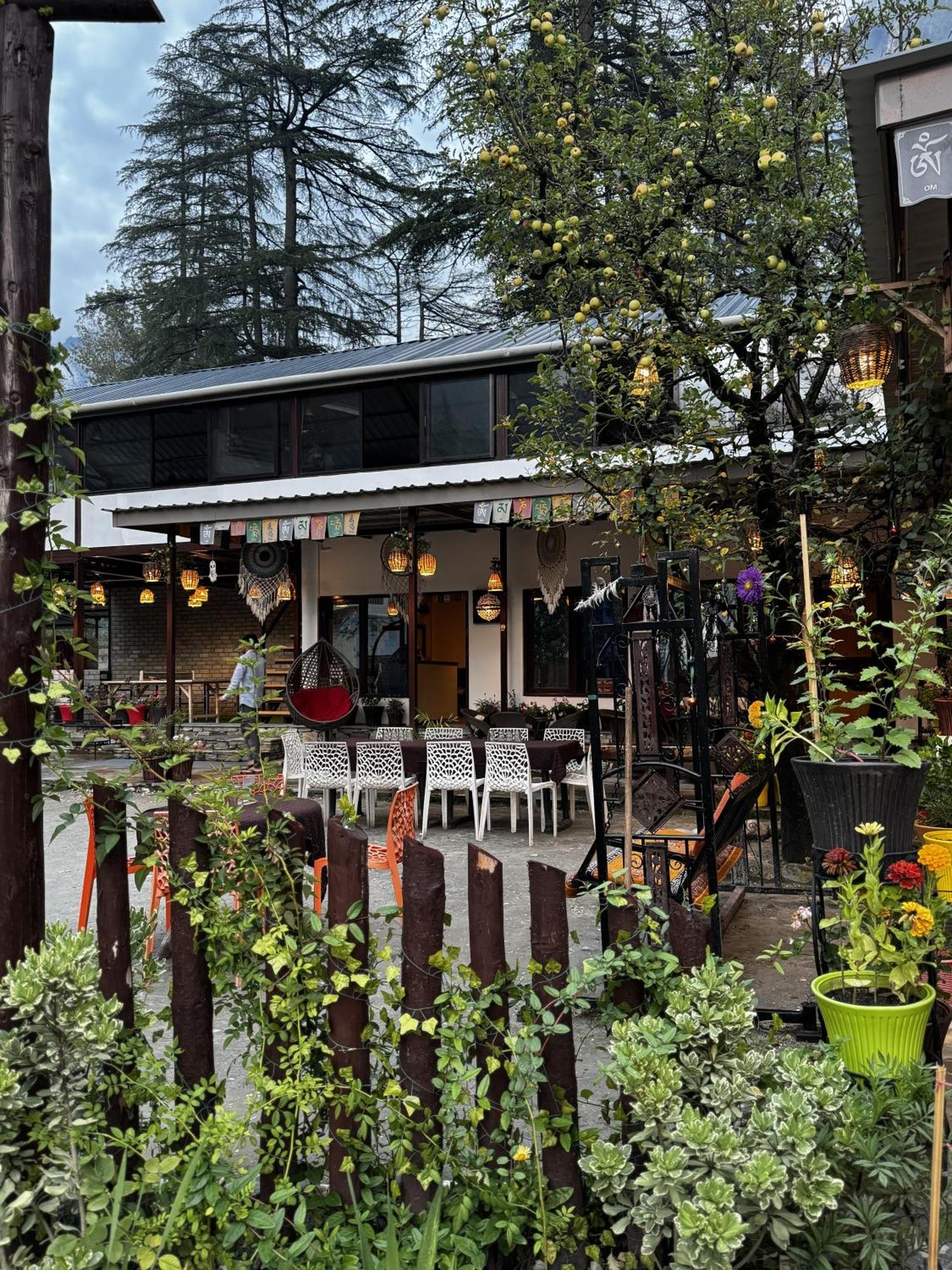 The Royal Orchard Kasol Hotel Exterior foto