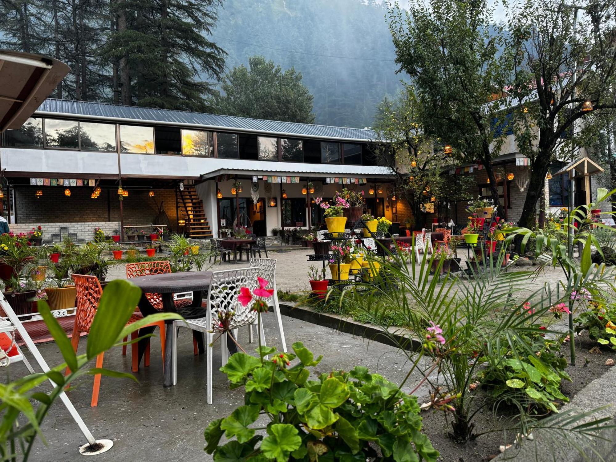 The Royal Orchard Kasol Hotel Exterior foto