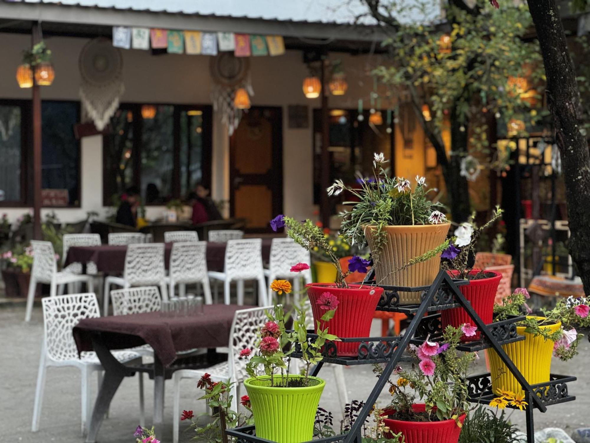 The Royal Orchard Kasol Hotel Exterior foto