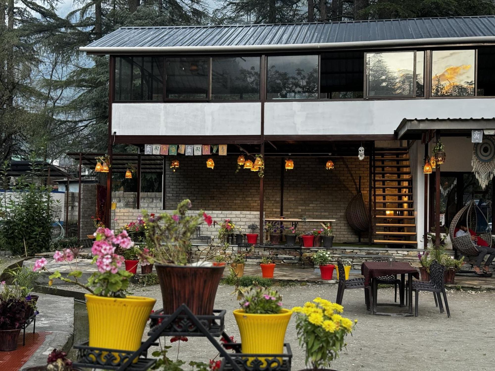 The Royal Orchard Kasol Hotel Exterior foto