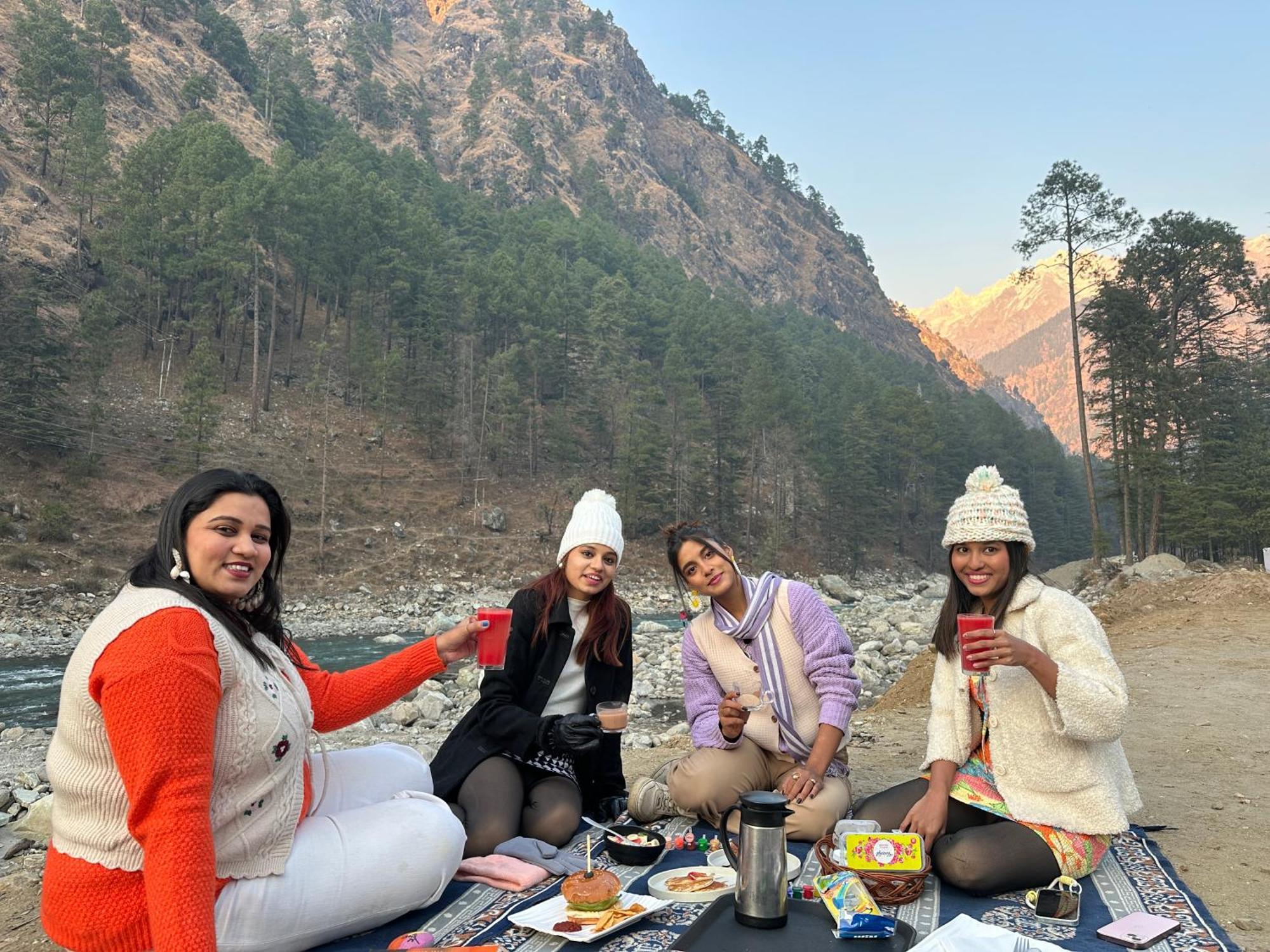 The Royal Orchard Kasol Hotel Exterior foto